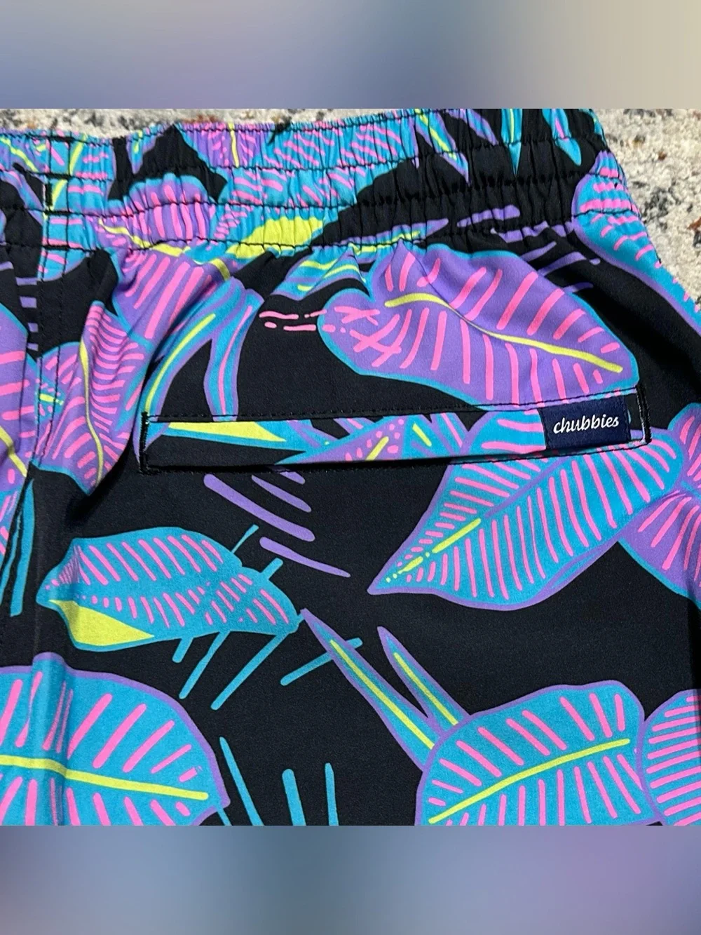 Chubbies Fluorescent Funk swim trunks size Medium 5.5 inseam